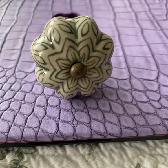 Ceramic Knobs ~ 6 pcs - Picture 1 of 3